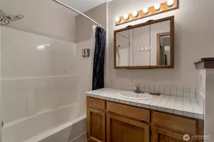 651 SE Bayshore Dr, Oak Harbor, WA 98277 - Photo 12