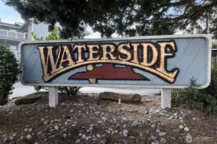 651 SE Bayshore Dr, Oak Harbor, WA 98277 - Photo 2