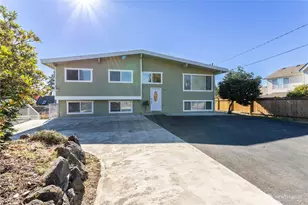 3905 NE 6th St, Renton, WA 98056 - Photo 2