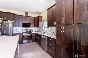 3905 NE 6th St, Renton, WA 98056 - Photo 6