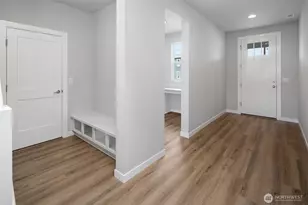 586 SW 97th St, Seattle, WA 98106 - Photo 4