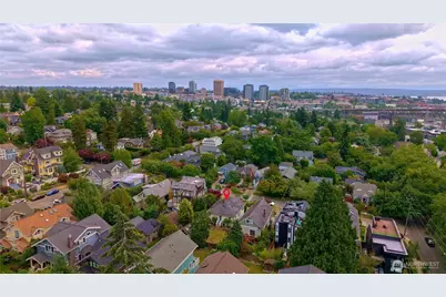 4017 Corliss Avenue N, Seattle, WA 98103 - Photo 4