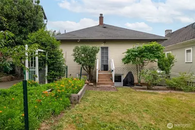 4017 Corliss Avenue N, Seattle, WA 98103 - Photo 28