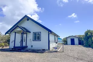 425 N Portal Loop SW, Ocean Shores, WA 98569 - Photo 2