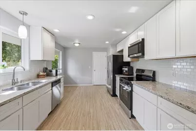 10612 Waller Road E, Tacoma, WA 98446 - Photo 6