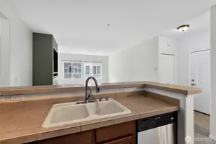 14915 38th Dr SE, Bothell, WA 98012 - Photo 10