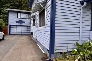 215 S 11th St, Shelton, WA 98584 - Photo 2