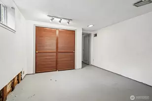 8555 30th Ave NW, Seattle, WA 98117 - Photo 10