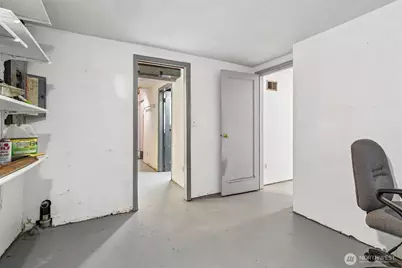 8555 30th Avenue NW, Seattle, WA 98117 - Photo 16