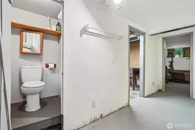 8555 30th Avenue NW, Seattle, WA 98117 - Photo 20
