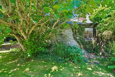 8555 30th Avenue NW, Seattle, WA 98117 - Photo 28