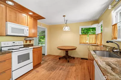 8555 30th Avenue NW, Seattle, WA 98117 - Photo 6