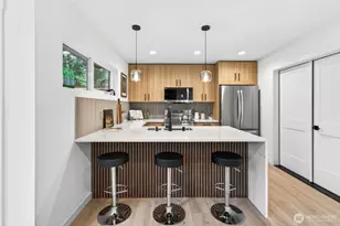 8510 15th Ave NE, Seattle, WA 98115 - Photo 2