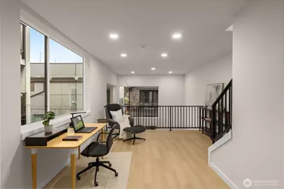 1127 C 10th Avenue E, Seattle, WA 98102 - Photo 6