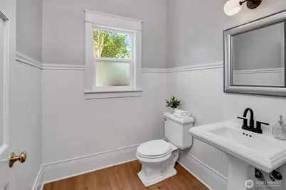 310 W Garfield Street, Seattle, WA 98119 - Photo 18