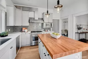 310 W Garfield St, Seattle, WA 98119 - Photo 14