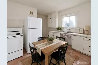 9265 57th Avenue S, Seattle, WA 98118 - Photo 4