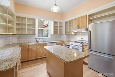 6238 Woodlawn Avenue N, Seattle, WA 98103 - Photo 10
