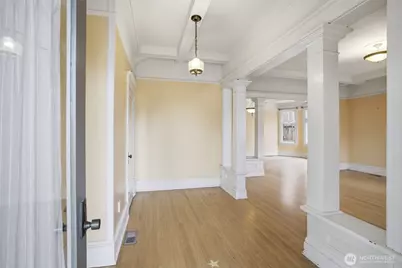 6238 Woodlawn Avenue N, Seattle, WA 98103 - Photo 4