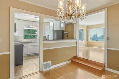 3242 36th Avenue W, Seattle, WA 98199 - Photo 18