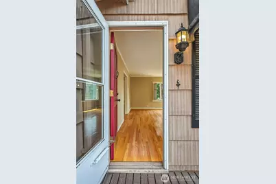 3242 36th Avenue W, Seattle, WA 98199 - Photo 10