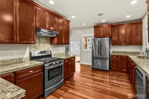 518 W Pioneer, Puyallup, WA 98371 - Photo 10