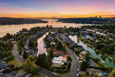 2 Crescent Key SE, Bellevue, WA 98006 - Photo 2
