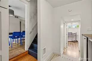 3633 41st Ave W, Seattle, WA 98199 - Photo 2