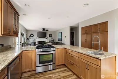 1571 SW 2nd Court, Oak Harbor, WA 98277 - Photo 8