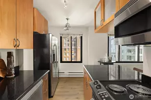 1105 Spring St, Seattle, WA 98104 - Photo 16