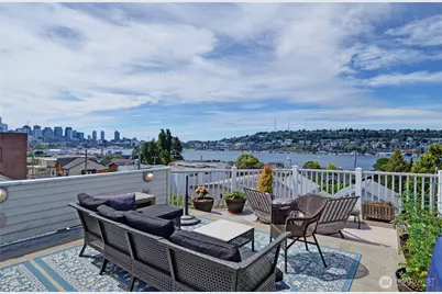 2215 Yale Ave E, Seattle, WA 98102 - Photo 16
