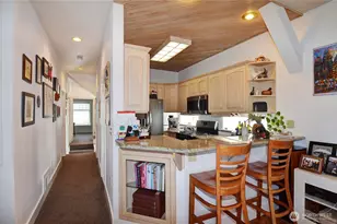 2215 Yale Ave. E., Seattle, WA 98102 - Photo 10