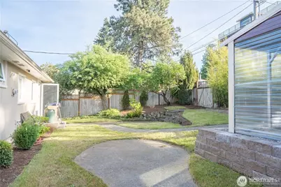 10861 Auburn Avenue S, Seattle, WA 98178 - Photo 18