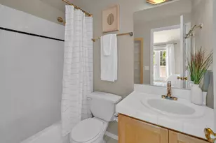 4720 Interlake Ave N, Seattle, WA 98103 - Photo 24