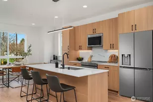 223 NE 75th St, Seattle, WA 98115 - Photo 8