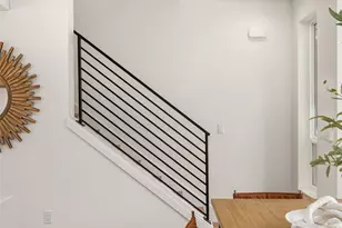223 NE 75th St, Seattle, WA 98115 - Photo 6