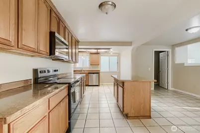 10311 D Street E, Tacoma, WA 98445 - Photo 8