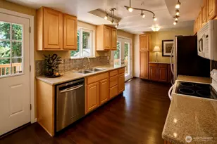 11209 NE 112th St, Kirkland, WA 98033 - Photo 10