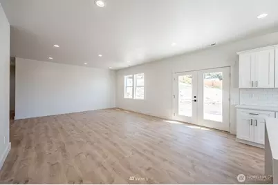 225 W Linden Avenue, Moses Lake, WA 98837 - Photo 16
