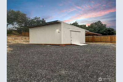 225 W Linden Avenue, Moses Lake, WA 98837 - Photo 38