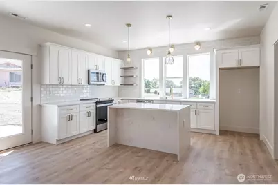 225 W Linden Avenue, Moses Lake, WA 98837 - Photo 10