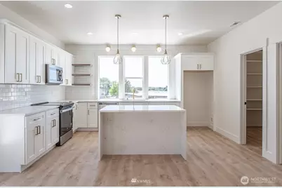 225 W Linden Avenue, Moses Lake, WA 98837 - Photo 8