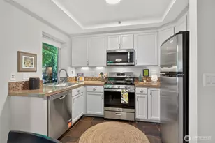 200 W Comstock St, Seattle, WA 98119 - Photo 14