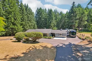 884 Kamus Pl, Fox Island, WA 98333 - Photo 2