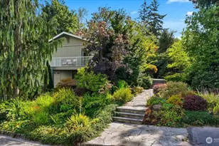 4731 NE 201st Pl, Lake Forest Park, WA 98155 - Photo 2