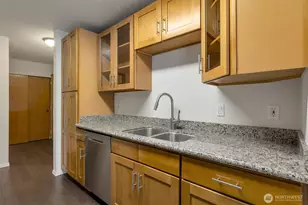 9512 1st Ave NE, Seattle, WA 98115 - Photo 8
