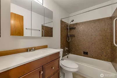 9512 1st Avenue NE #204, Seattle, WA 98115 - Photo 12