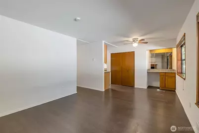 9512 1st Avenue NE #204, Seattle, WA 98115 - Photo 6