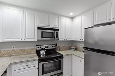 321 10th Avenue S #604, Seattle, WA 98104 - Photo 8