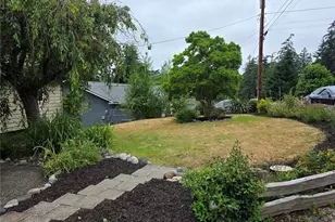 384 Selkirk Dr, Camano Island, WA 98282 - Photo 4